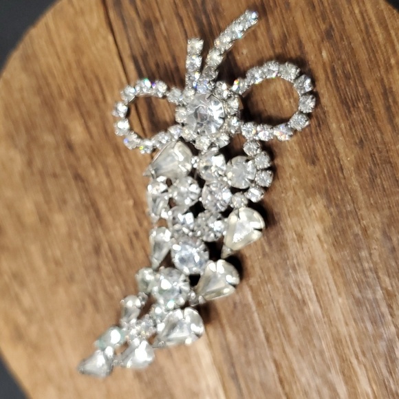 B801 Juliana Vintage Brooch Silver tone crystal Clear rare collectible